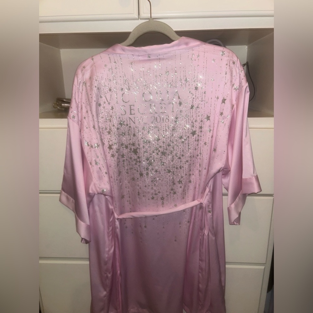VICTORIAS SECRET: Pink and gold shimmer NYC Robe